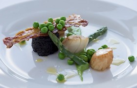 Seared Skye scallops with Stornoway black pudding